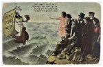 Esta postal fue creada e impresa en Varsovia, hacia finales de los años veinte. Muestra a un grupo de, presumiblemente inmigrantes judíos, esperando su barco. Migración, Genocidio, Holocausto, Pogromo, Pogrom,&nbsp;Israel